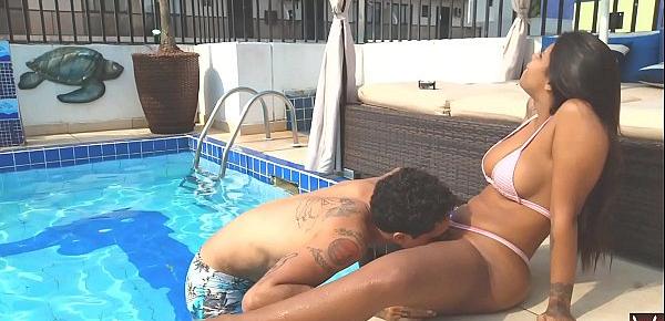  Chris e Lunna Vaz fudendo gostoso na piscina (duas câmeras)